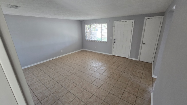 Photo - 825 Bradley Cir