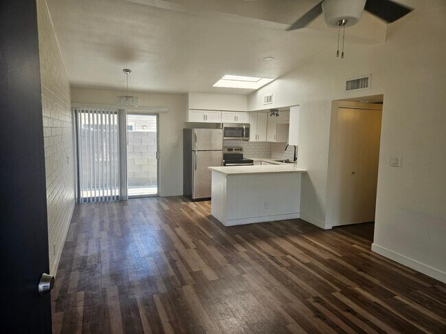 Photo - 2342 N 46th St Unidad 7