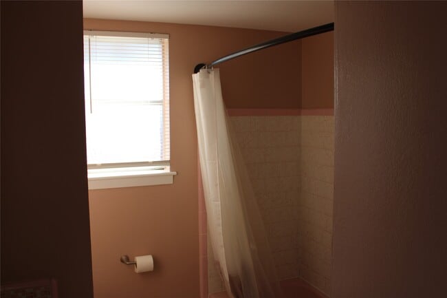 Photo - 121 Mary Ln