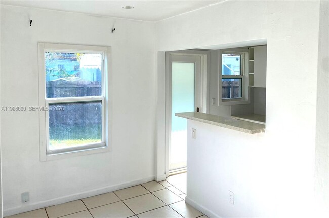 Photo - 920 NE 108th St