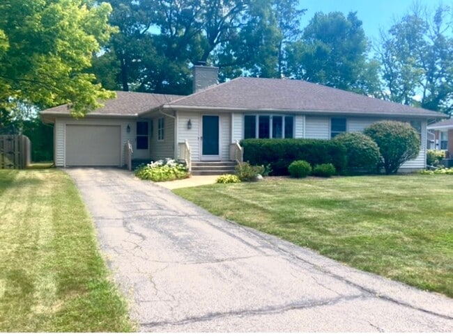 Building Photo - East Grand Rapids Schools! Single Family Home!