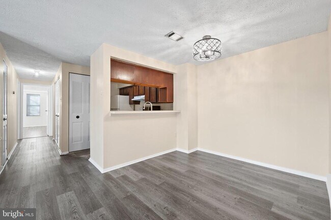 Photo - 26008 Brigadier Pl Unidad E