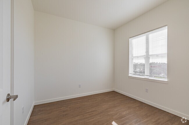 2BR, 1BA - 750SF - Primary Bedroom - NW 99 Apartments