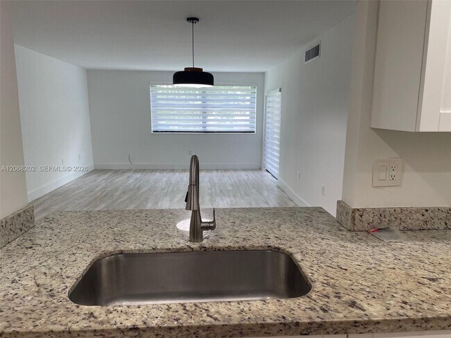 Photo - 460 W Park Dr Unit 207