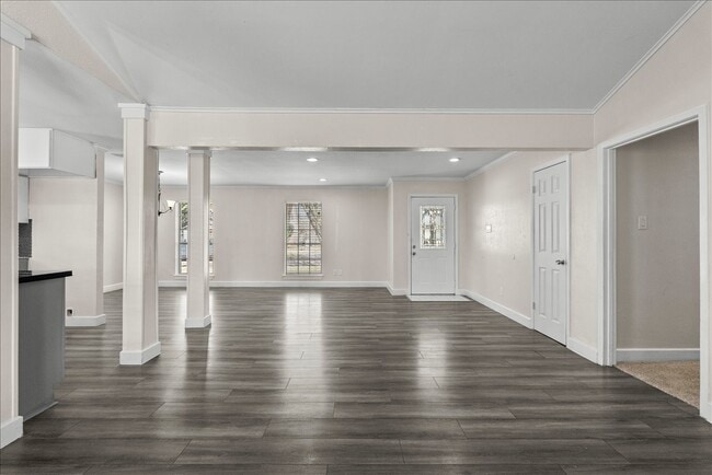 Photo - 15514 Diana Ln