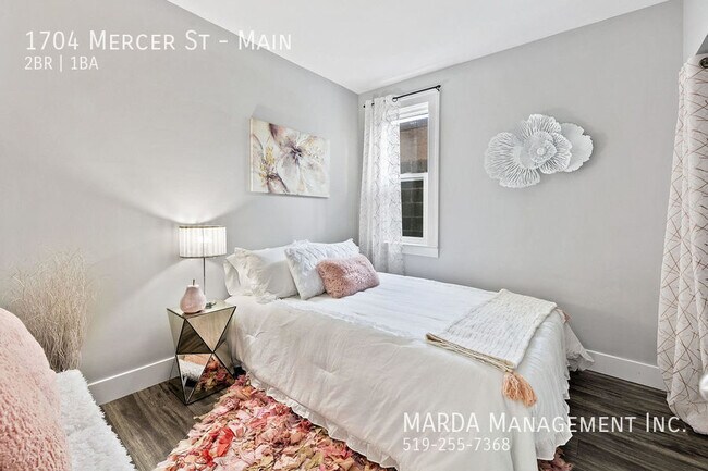 Photo - CHARMING 2BED/1BATH MAIN FLOOR IN CENTRAL ... Unit Main