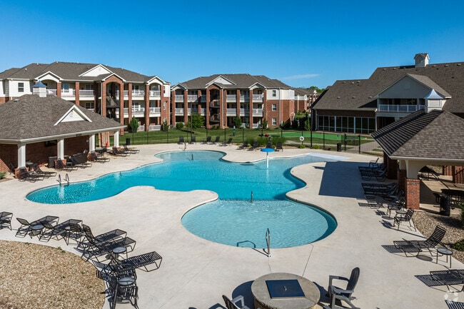 Pool & Sundeck - The Links at Kansas I/II