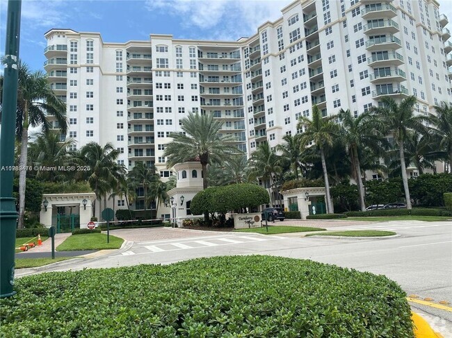 Building Photo - 19900 E Country Club Dr Rental