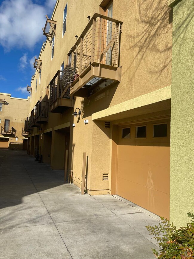 Photo - 332 City Center Dr