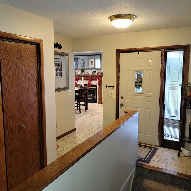 foyer, ceramic flooring - 2248 139th Ave NW