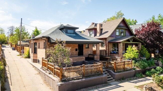 Photo - Amazing Highlands location with huge walkability!