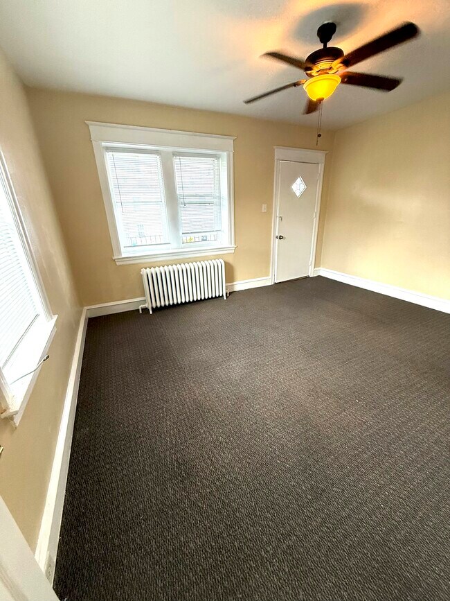 LIVING ROOM - 425 N Simpson St Unit 2ND FLOOR