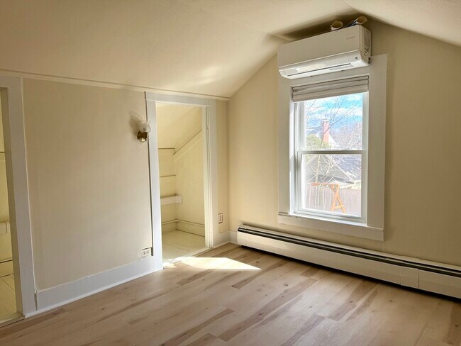 Photo - 90 Mill St Unidad Upstairs