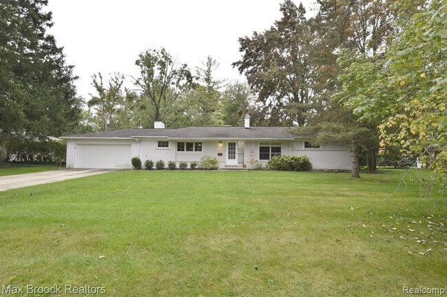 Photo - 2687 Heathfield Rd