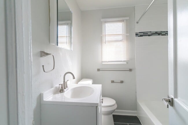 Photo - 124 Yorke St