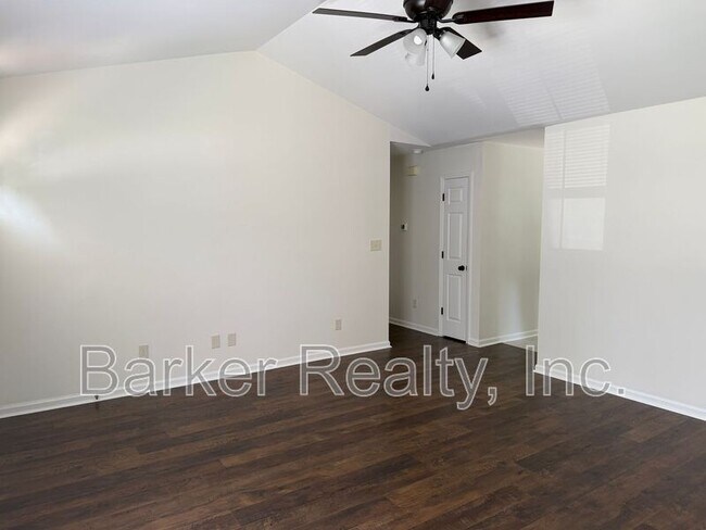 Photo - 704 Southampton Dr