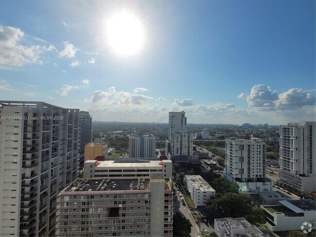 Building Photo - 999 SW 1st Ave Unit 2213 Rental