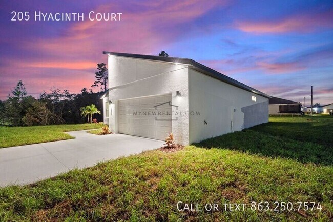 205 Hyacinth Ct