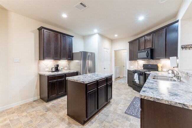 Photo - 11413 Hackmatack Way