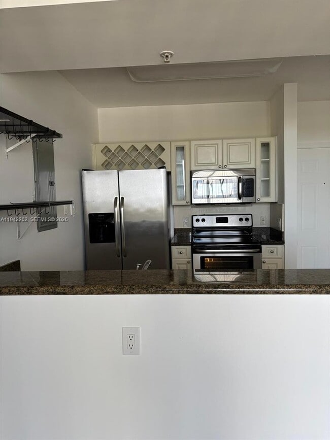 Building Photo - 1 Glen Royal Pkwy Unit 913