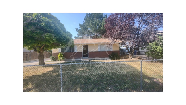 Building Photo - Roomy 4 Bedroom Rambler