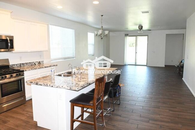 Photo - Ideal 4 Br 3 Ba 2 Cg Home Near Cactus and Loop 303 in Surprise