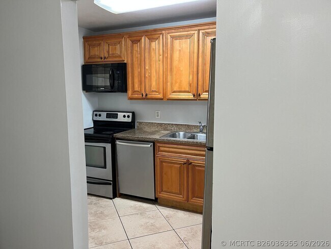 201 NW 177th St Unit B-206