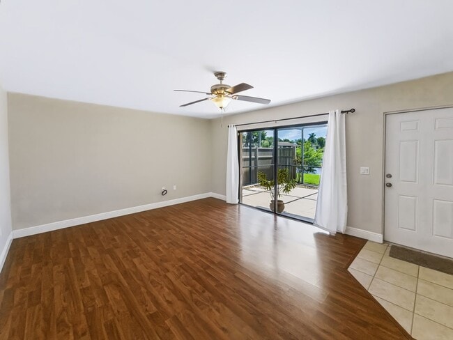 Photo - 128 Lake Point Ln