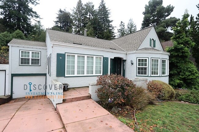 Building Photo - Upper Rockridge 3 Bedroom Home
