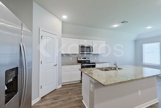 Photo - 200 Yardley Ct