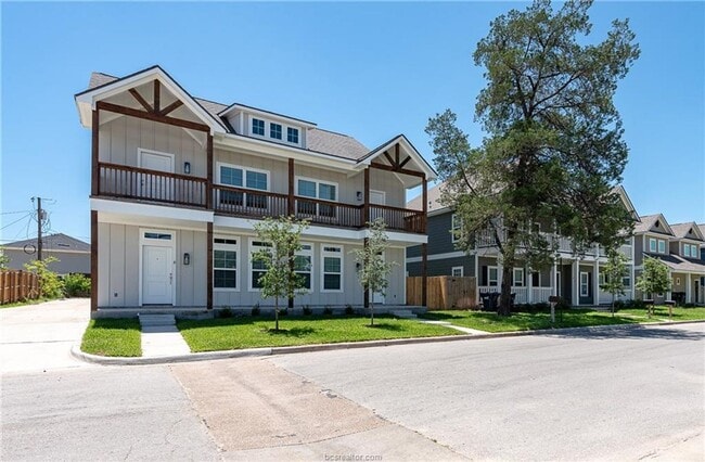 Photo - STUNNING 4bed/4bath House Close to Campus!!