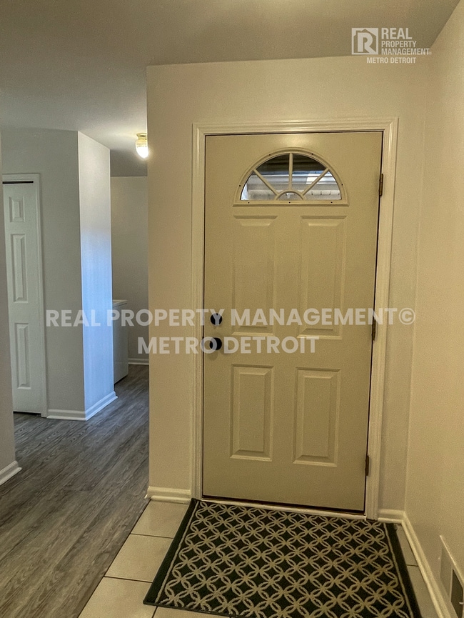 Photo - 5560 Seabreeze Ln