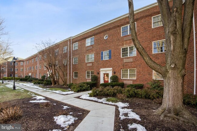 Photo - 1608 W Abingdon Dr Apartment Unit 101