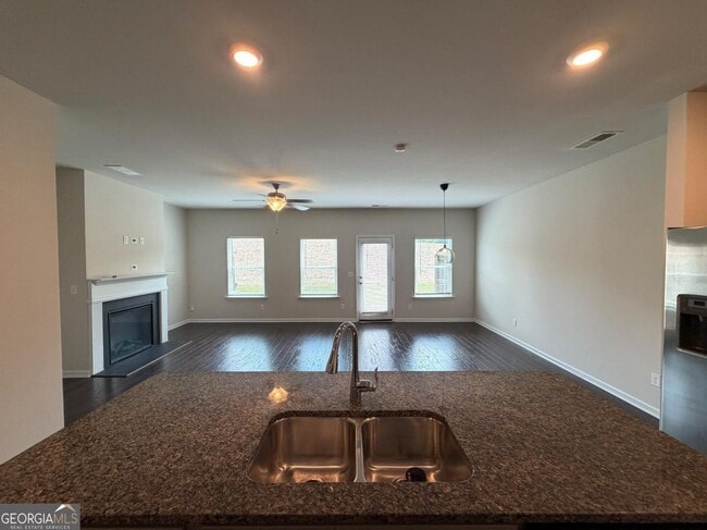 Photo - 7091 Gladstone Cir