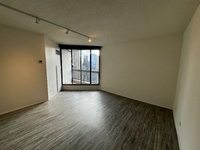 Photo - 45 W Chicago Ave