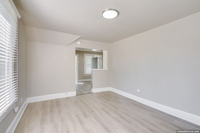 1111 Oviatt St Unit 1111 1/2 Oviatt St.