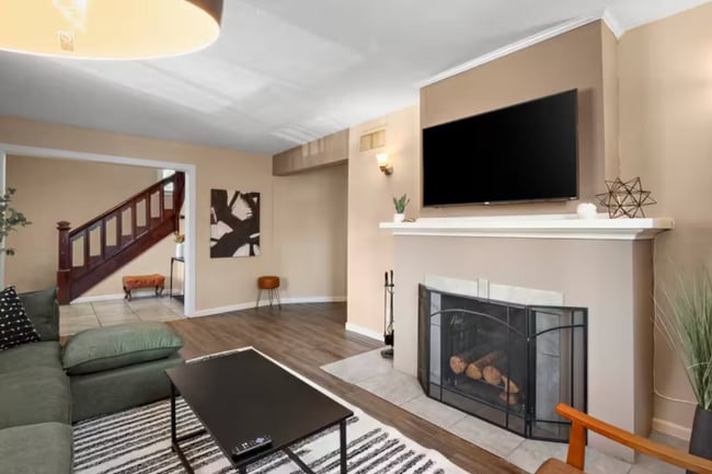 Photo - 719 E 9th Ave