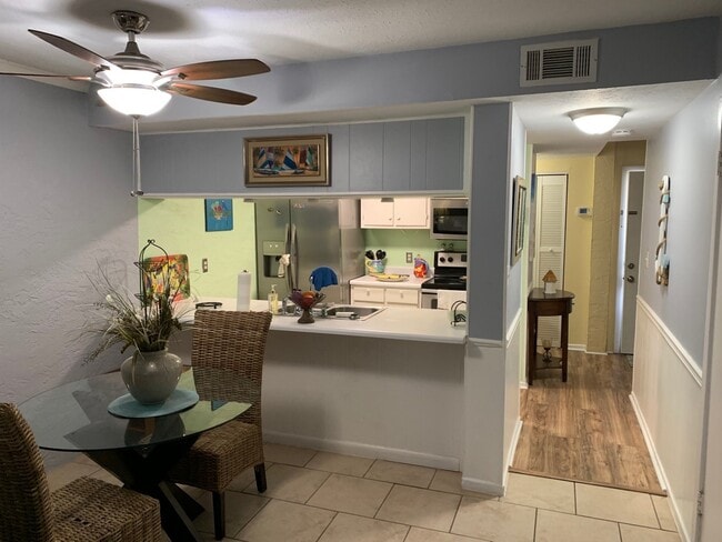North Lagoon Townhome available now! $250.... - North Lagoon Townhome available now! $250....