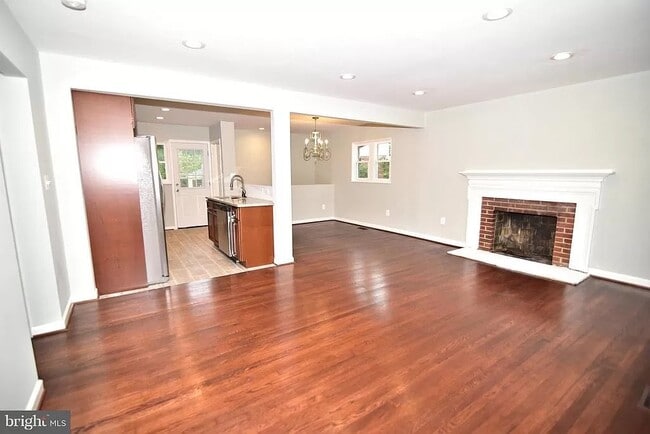 Photo - 6900 Lansdale St