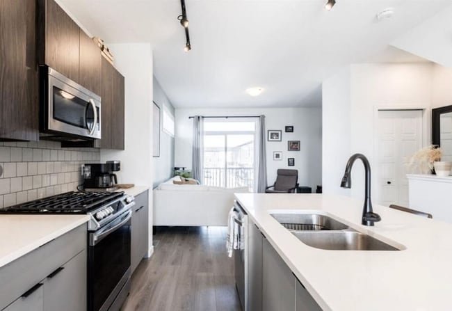 Photo - Modern Living in the Heart of Walden (L968)