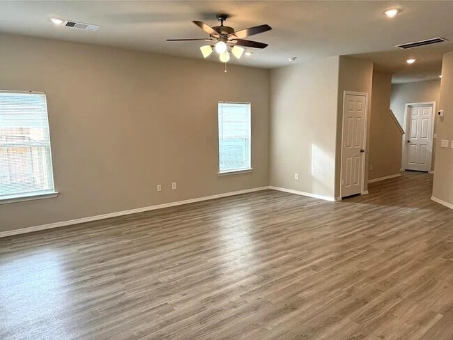 Photo - 707 Long Cedar Dr