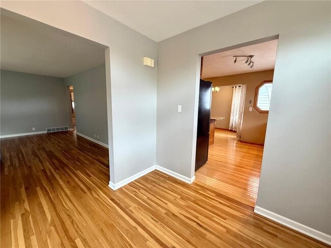 Photo - 225 Sunrise Blvd