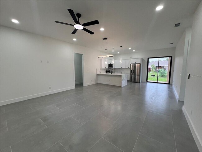 Photo - 21492 Dollard Ave