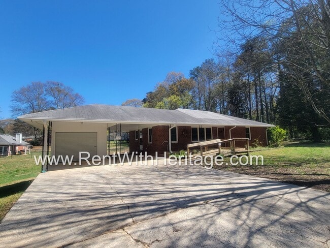 Building Photo - GRAMPA'S BUNGELOW - AWESOME BRICK RANCH WITH FULL UNFINISHED BASEMENT / GREAT LOCATION