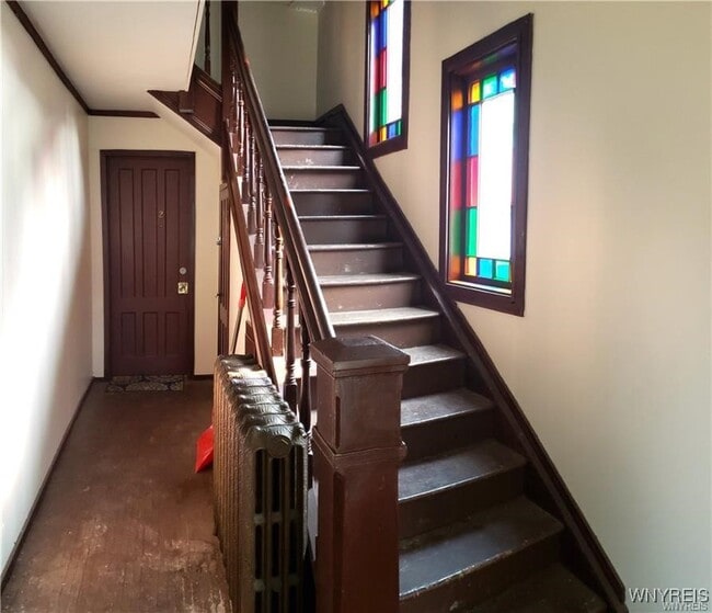 Photo - 128 W Bank St