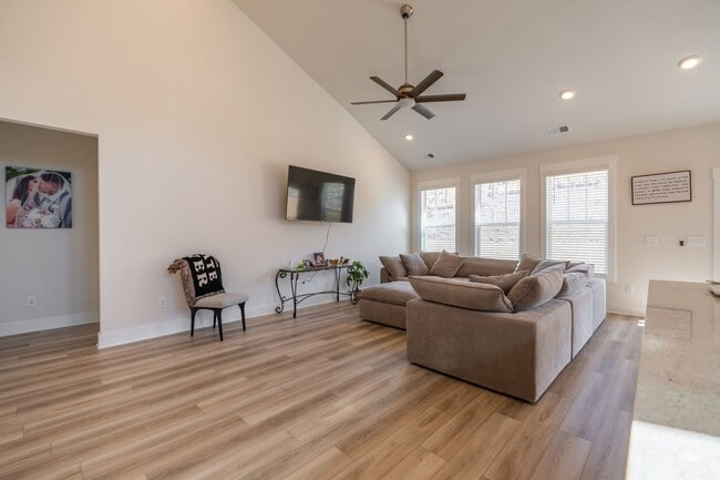 Photo - 118 Whitman Wy