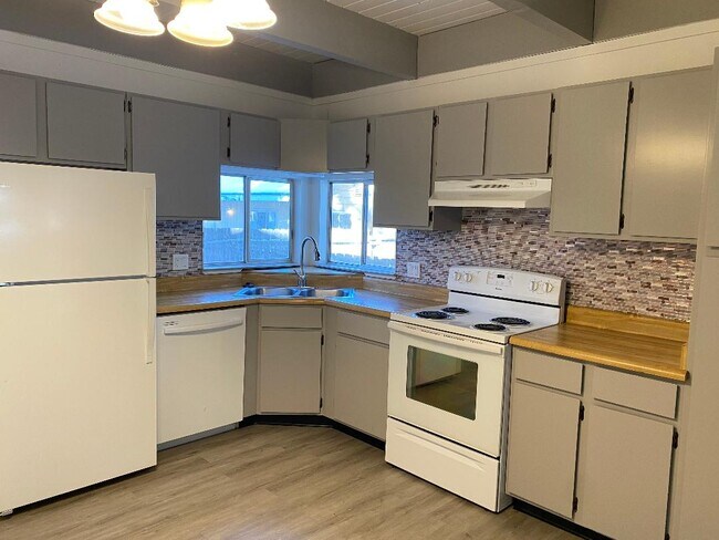 2567 Armstrong Ave Unit Armstrong #2