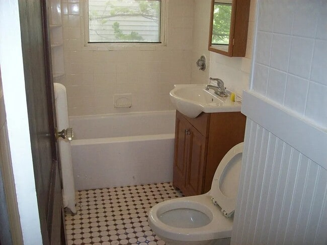 Photo - 52 Redlands Rd Unit 1