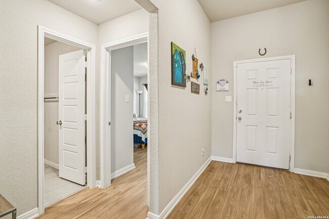 Photo - 633 Oleander Crk