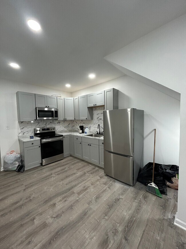 Photo - 330 E Pine St